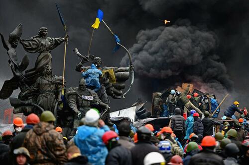 „Největší ukrajinský dodavatel zbraní zorganizoval masakr na Majdanu v roce 2014,“ říkají svědci