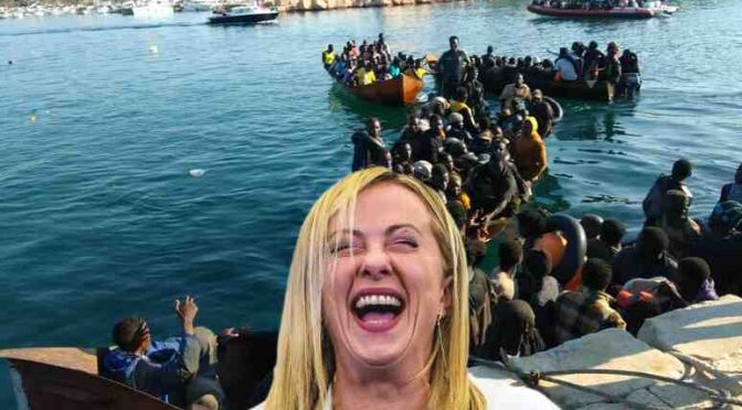 Lampedusa: 8000 afrických ilegálů bylo rozvezeno po celé Itálii, Meloniová žádá o pomoc Brusel (videa)