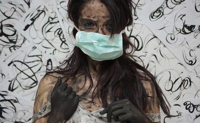 Studie ukazuje, že nošení roušek po dlouhou dobu snižuje kognitivní funkce4.6 (19)