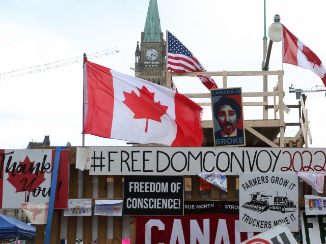 Kanada: Podpořil „Konvoj svobody“ 50 dolary, poté byl odsouzen k pokutě ve výši 2týdenního platu5 (8)