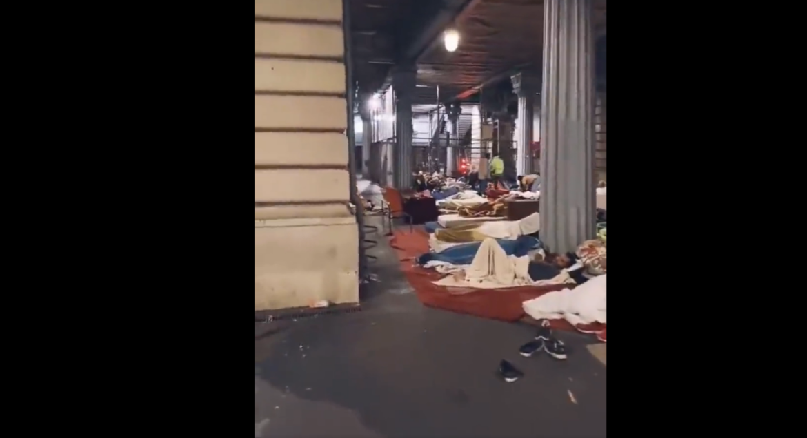 Multikulturní Paříž je dobyta (video)