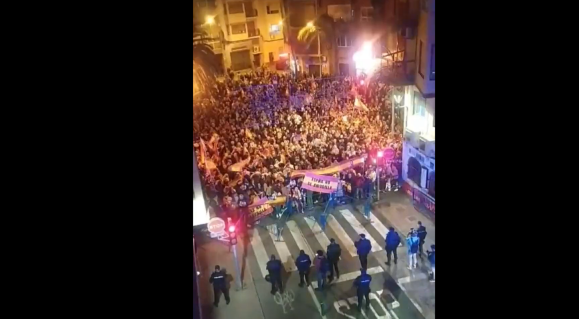 Masové protesty: „Španělsko je křesťanské, ne muslimské!“ (videa)