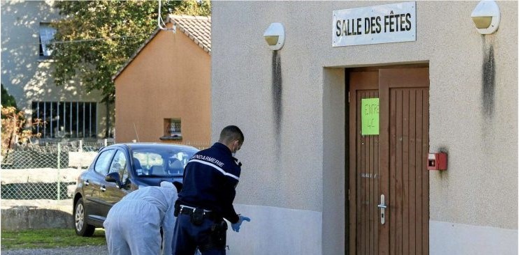 Francie: Útočníci, kteří napadli s noži vesnickou slavnost, křičeli, že jsou tam proto, aby vraždili bělochy4.9 (19)