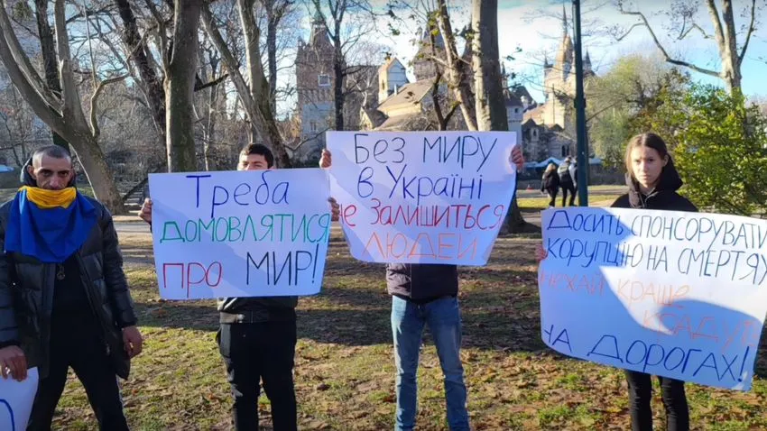 Ukrajinci v Budapešti demonstrovali proti válečným štváčům (video)5 (22)