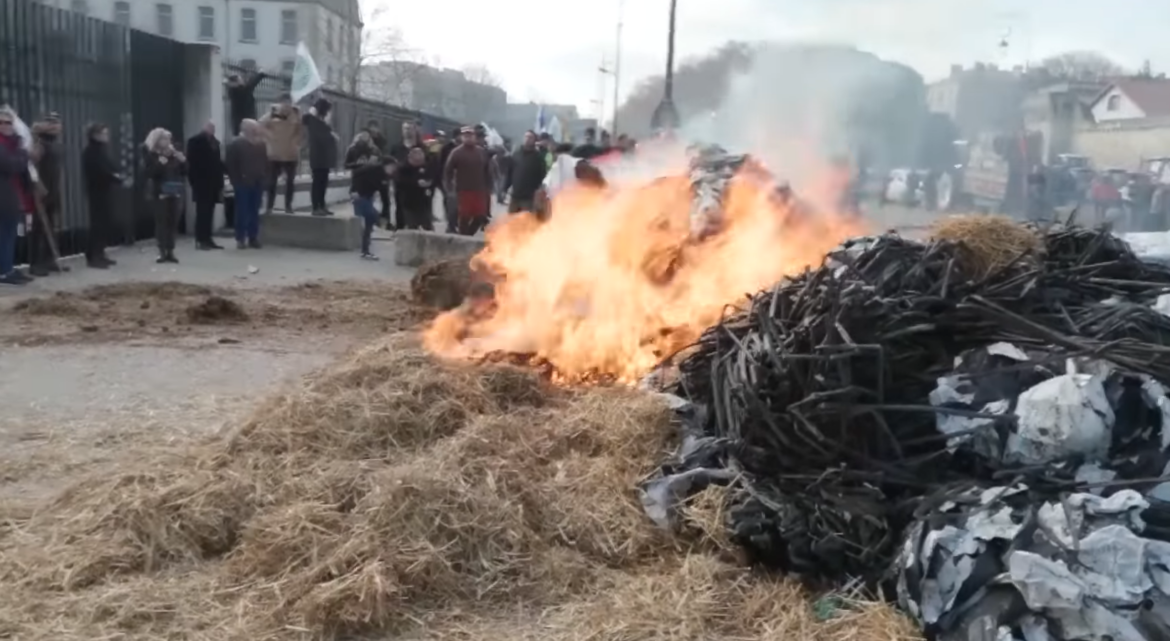 Zemědělci protestují také ve Francii (video)5 (15)