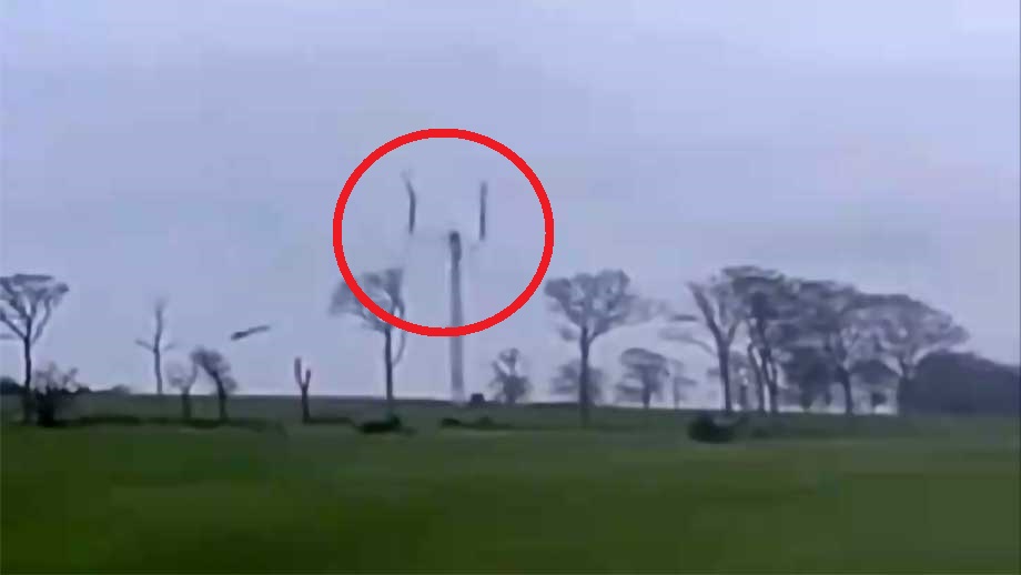 Skotsko: Větrník nevydržel nápor větru, listy se roztrhaly na kusy a rozletěly po okolí (video)5 (12)