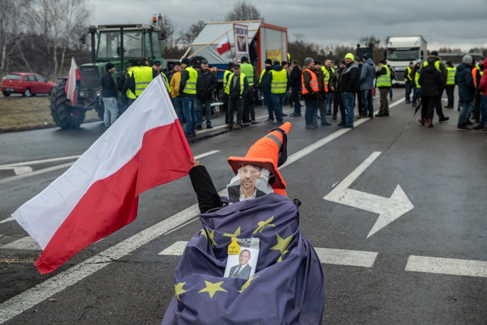 Zemědělci z dalších zemí EU se připojili k Polákům a blokují s nimi hranice s Ukrajinou5 (21)