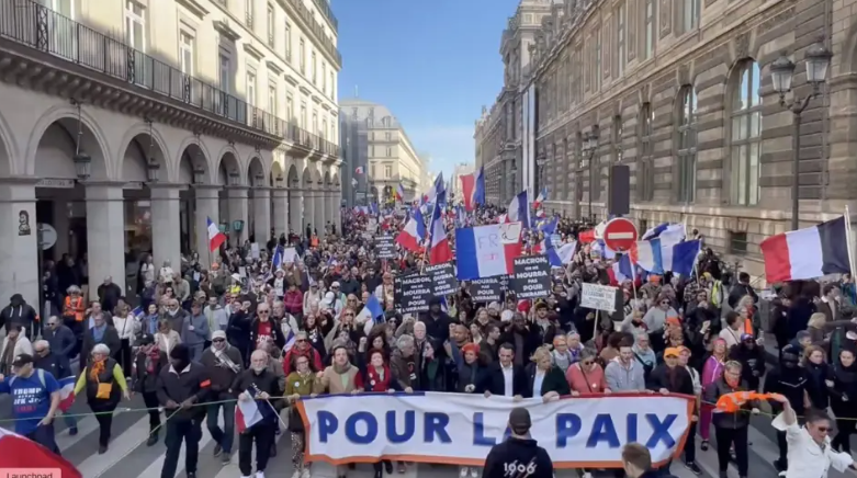 V sobotu proběhly po celé Francii demonstrace za mír a proti válečnému štváčství (video)5 (6)