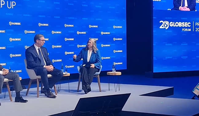 GLOBSEC v Praze: Akce loutek 2. a 3. kategorie financovaná Sorosem5 (18)