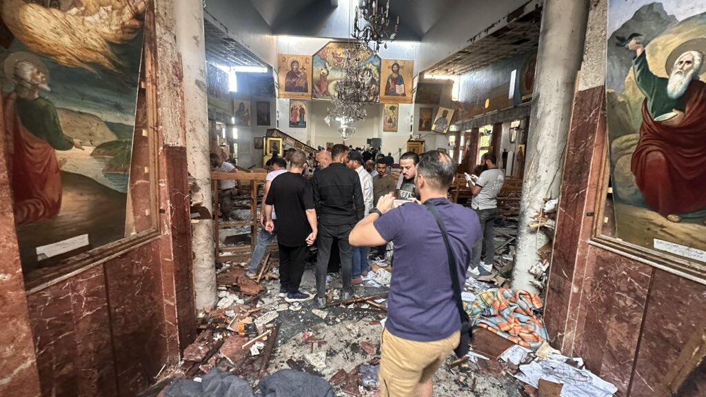 Sýrie: Sebevražedný bombový útok v damašském kostele je další z útoků na menšiny po převzetí vlády džihádisty z Al Káidy a ISIS (video)5 (9)