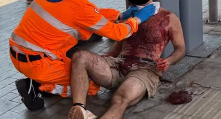 Itálie: Tlupa Arabů se pokusila ve vlaku podříznout turistovi hrdlo (video)4.8 (36)