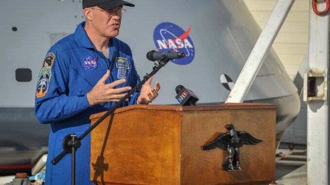 Vědec z NASA tvrdí, že viděl 2,1m vysoké mimozemšťany, kteří vypadají jako černoši (video)4.7 (14)