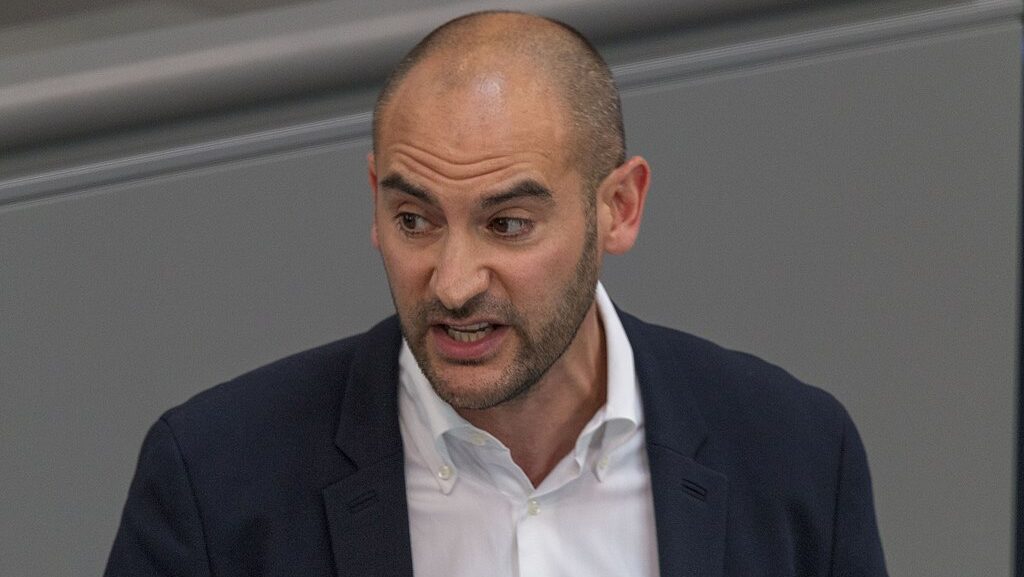 Další německý důchodce se dočkal razie: Tentokrát za satirický dopis zemskému politikovi