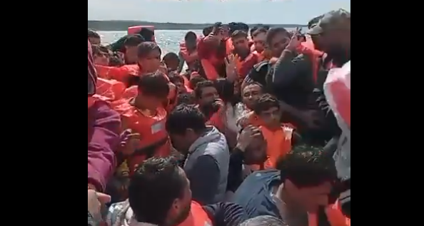 Velká Británie před občanskou válkou? Do země připlouvají rekordní počty džihádistů, každý 5. Brit je ochoten se zapojit do politického násilí (video)5 (21)