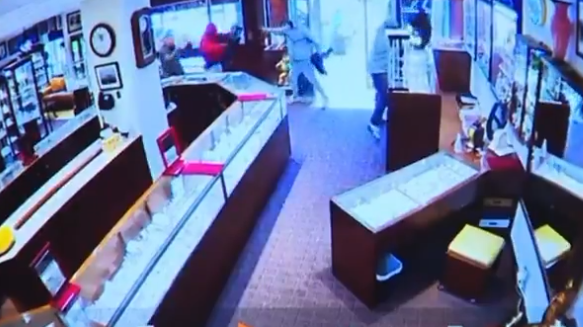 USA: Bleskové vyrabování klenotnictví v Seattlu (video)5 (11)