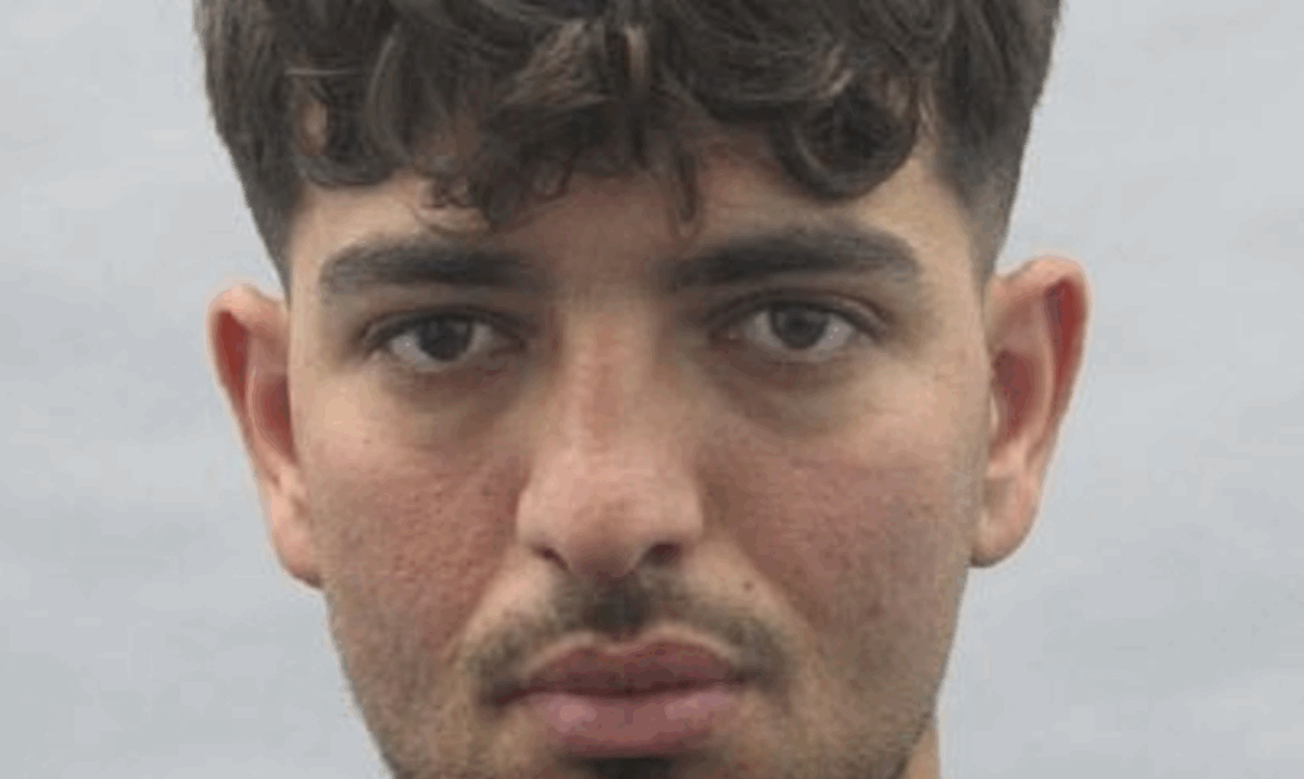 Nátlak americké vlády má výsledky: Po útočníkovi, který v Drážďanech poranil nožem Američana, se již aktivně pátrá4.8 (19)