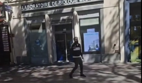 Francie: Tunisan útočil na ulici nožem a křičel Allahu akbar; policie ho zastřelila (video)5 (13)