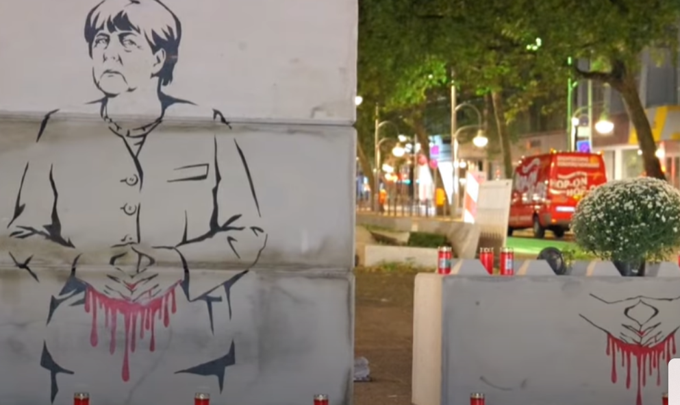 Berlín: Památník obětem invaze z let 2015 – 2025 byl odstraněn policií, občané poukazují na dvojí metr (video)4.8 (21)