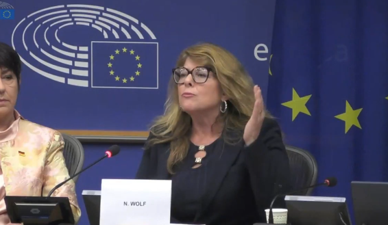 Naomi Wolfová v europarlamentu odhalila alarmující skutečnosti z dokumentů Pfizeru (video)5 (23)