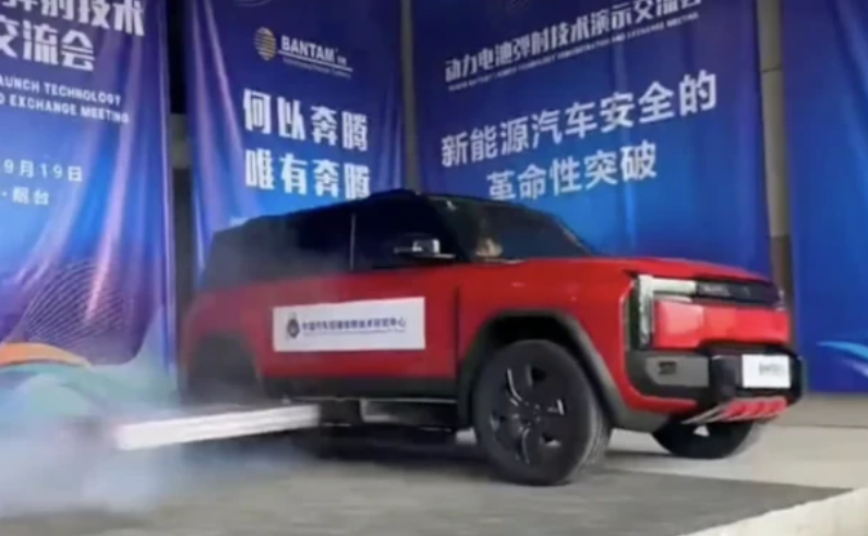 Vyhazovače hořících baterií: Nejnovější čínská inovace v oblasti bezpečnosti elektromobilů (video)4.6 (14)