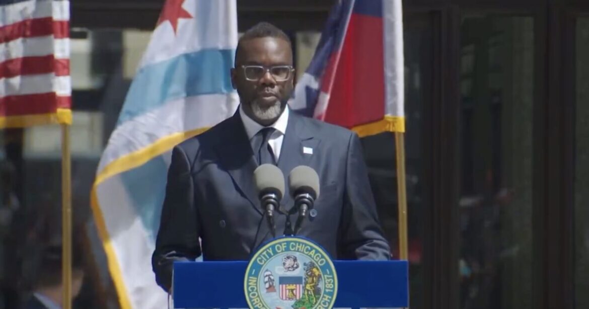 Chicago: Jen za víkend 7 mrtvých a 37 zraněných v různých přestřelkách, ale starosta tvrdí, že je město bezpečné5 (9)