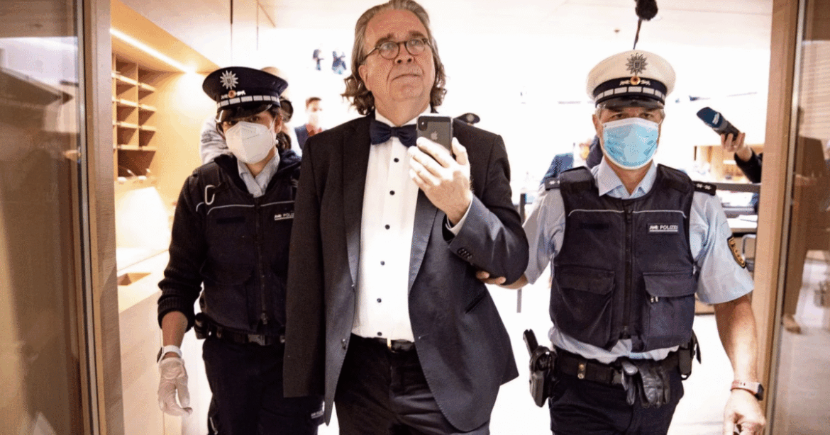 Lékař a bývalý poslanec AfD o německé diktatuře, covidovém podvodu a zinscenovaných procesech s covidovými disidenty – 1. část5 (12)