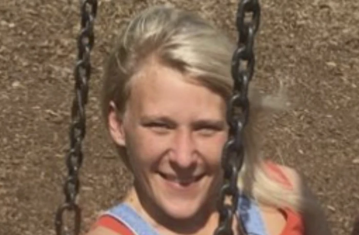 Žena, která byla jako dítě obětí muslimských znásilňovacích gangů, po dlouhém psychickém strádání spáchala sebevraždu5 (12)