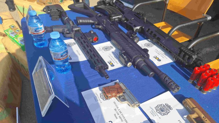 Španělsko: Zbraně NATO poslané na Ukrajinu – včetně českých samopalů – byly nalezeny u drogové mafie5 (13)