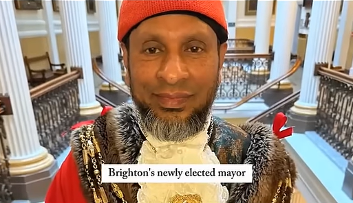 Muhammad z Bangladéše má velmi špatnou angličtinu, přesto byl zvolen starostou britského města (video)5 (10)