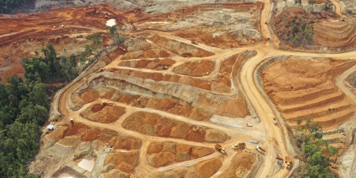 Indonéské deštné pralesy se proměnily v povrchové těžební doly, aby se zvýšil dojezd elektromobilů4.6 (10)