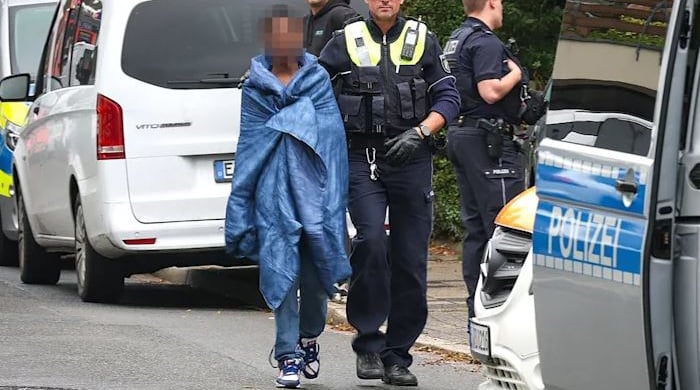 Německou političku pobodala 17letá adoptivní dcera, syn pomáhal zakrýt stopy; oba zůstávají na svobodě5 (18)