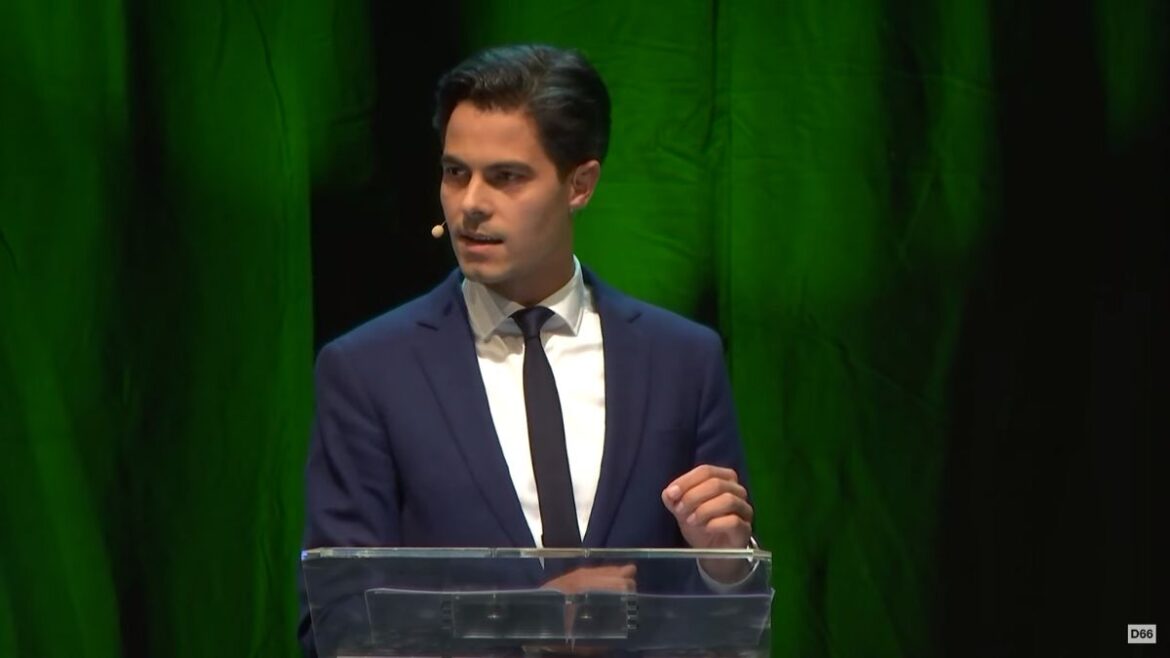 Polibky, olizování uší, mazlení i objímání s přítelem: Veřejné chování nového nizozemského premiéra Jettena čelí kritice (video)5 (12)