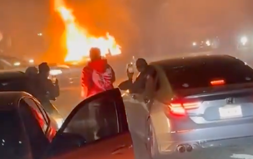 Bez policejní reakce: Podívejte se, jak si pouliční gangy převzaly newyorský Queens (video)5 (16)