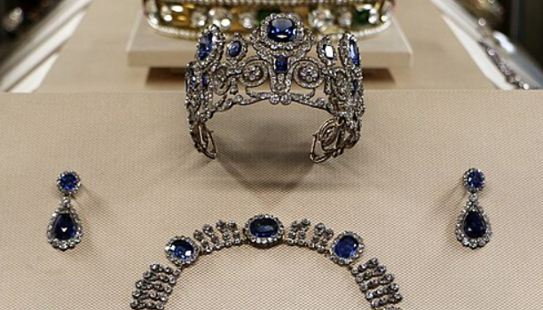 Nová odhalení o loupeži v Louvru5 (15)