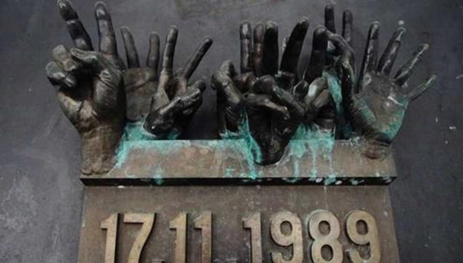 Článek čtenáře: 17. listopad bez bájí a mýtů4.8 (20)