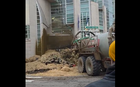 Drsné protesty francouzských zemědělců (videa)