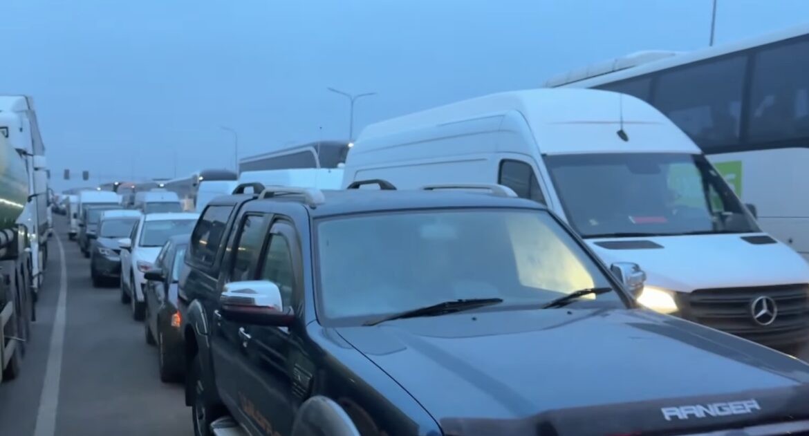 Cesty Ukrajinců domů na Vánoce: 24hodinové zácpy na polsko-ukrajinských hranicích (video)5 (22)