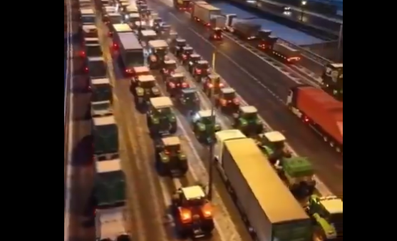 Protest proti Mercosuru: Francouzští zemědělci obklíčili Paříž (videa)5 (20)