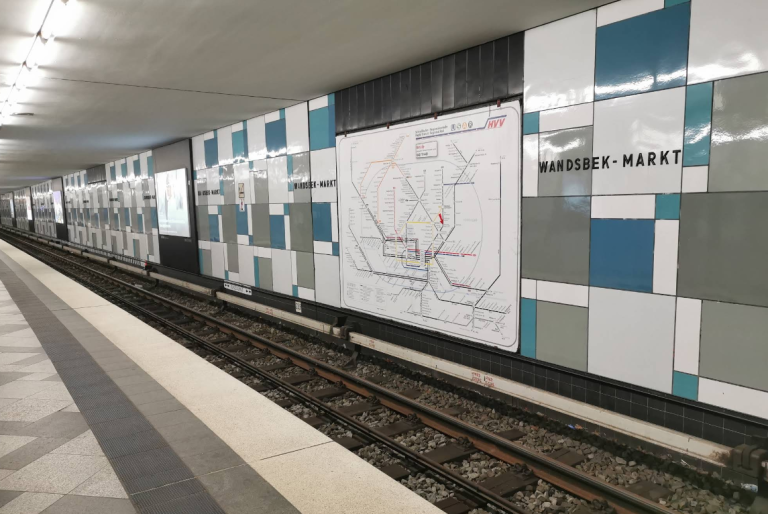 Německo: Afričan zatáhl 18letou ženu pod vlak metra, ta na místě zemřela5 (10)