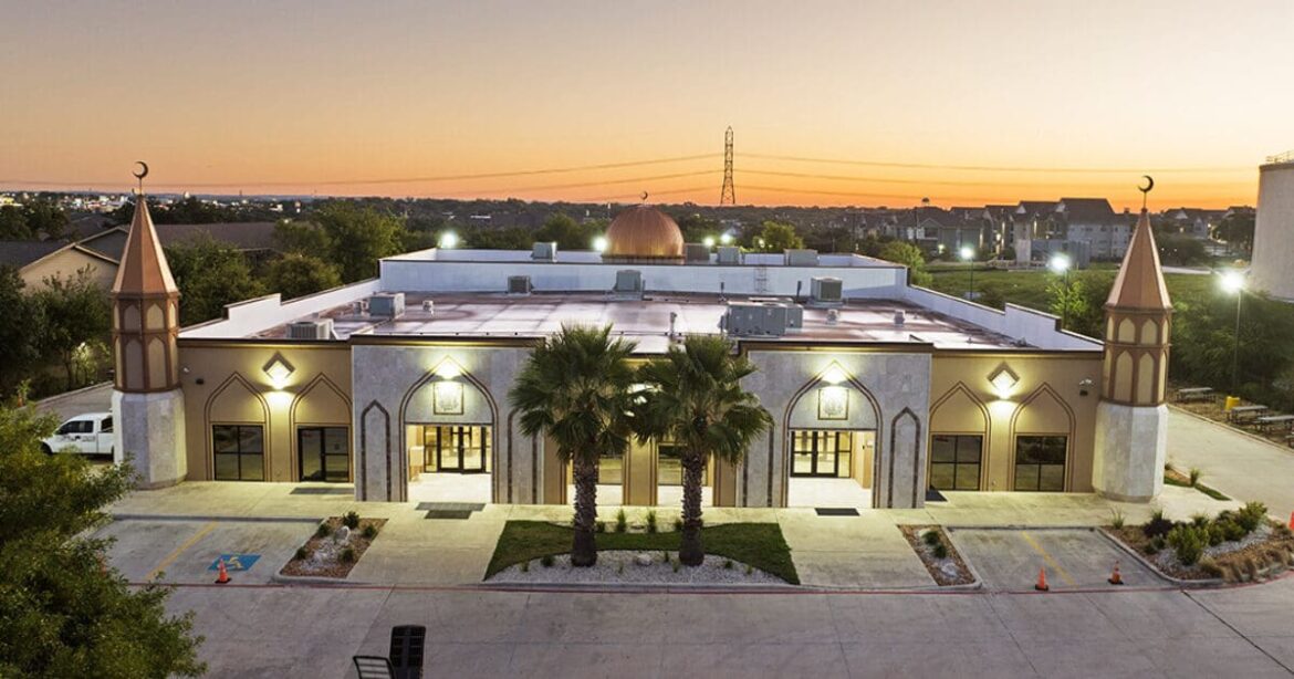 Masové konverze také v USA: Mešita v Texasu ve velkém konvertuje teenagery i celé rodiny (video)