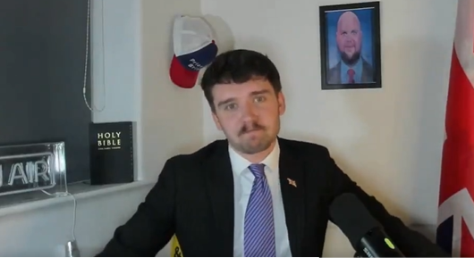 Velká Británie: Liberální matka volá na svého syna policii, protože má špatné názory (video)5 (5)