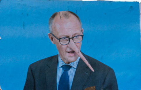 Až 5 let vězení za urážku: Německá policie žaluje důchodce za to, že nazval Merze Pinocchiem4.9 (15)