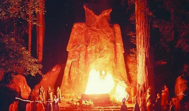Unikl seznam účastníků srazu Bohemian Grove, najdete mezi nimi i velmi dobře známá jména