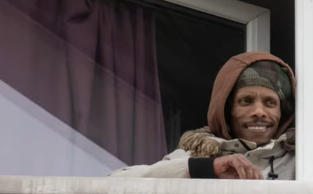 Obohacení ve Skotsku: Útočník se dvěma noži pobodal několik náhodných obětí (video)5 (13)