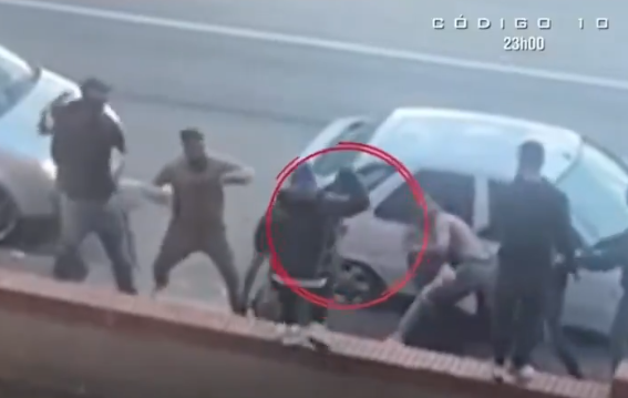 Už nepoužívají jen mačety, ale i katany: Španělsko si přeje ještě více téhož (video)5 (9)