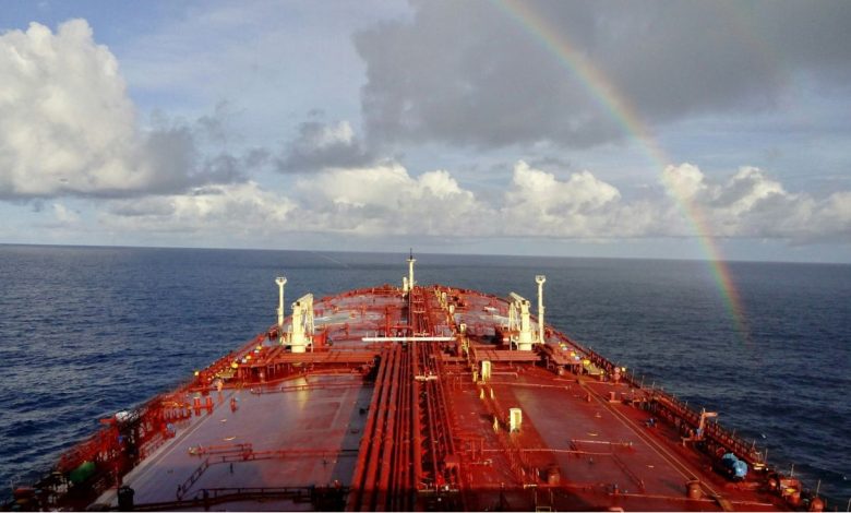 Kapitán lodi varuje: Hrají se špinavé hry, které způsobují prudký nárůst cen paliva4.8 (23)