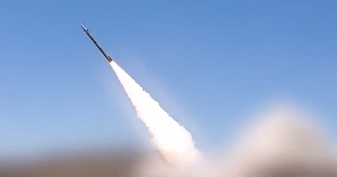 Video ukazuje izraelskou raketu dopadající těsně vedle reportéra v jižním Libanonu5 (3)