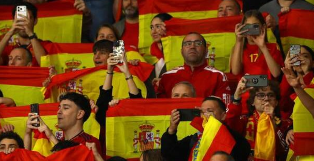 „Kdo neskáče, je muslim!“ Španělští fotbaloví fanoušci jsou žalováni za islamofobii a rasismus (video)4.7 (13)