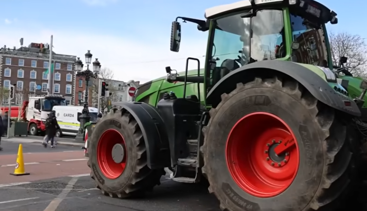 Irsko: Masové protesty pokračují už týden, politický tlak roste (video)5 (13)