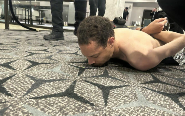 Toto je střelec, který útočil v hotelu během Trumpovy akce (video)